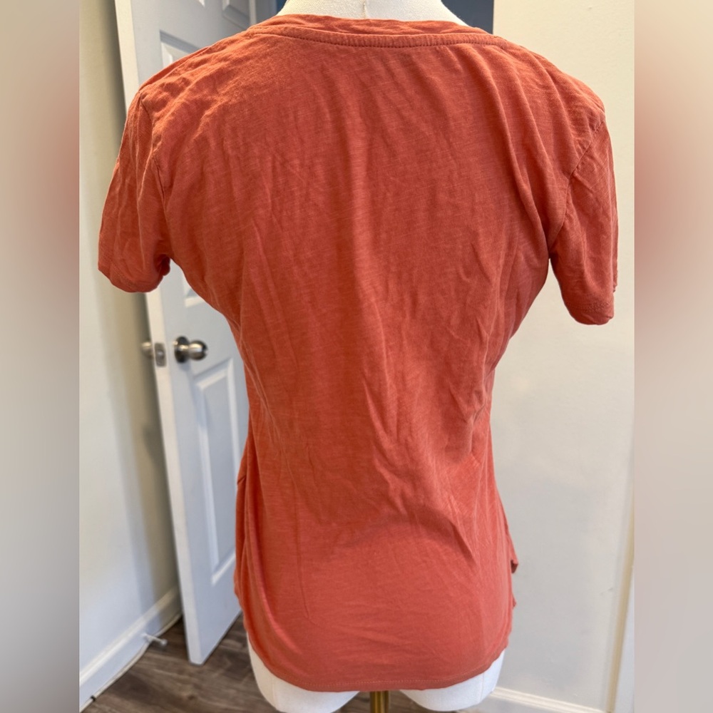 Madewell Whisper Cotton V-Neck Pocket Tee – Burnt Orange (XS) - Picture 2 of 4